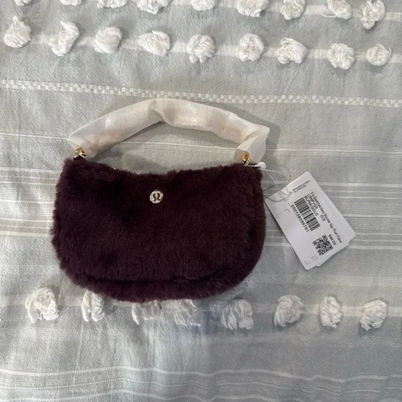 Lululemon City Essentials Bag NWT - Picture 4 of 6